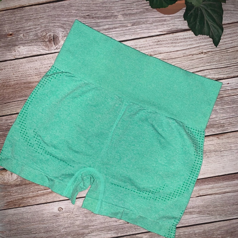 🔥SALE🔥SET//High Waist Workout Shorts - Picture 7 of 11